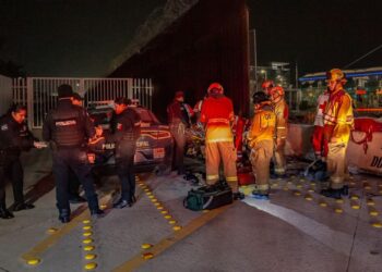 Hombre se queda atorado en alambre de púas de la Zona Cero de la Garita de San Ysidro