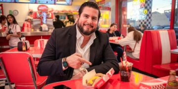 Ante la polarización Morena designa a Tijuana a un tercero en Discordia:  el Maestro Ismael Burgueño.