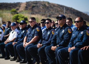 Bombertos se capacitan para homologar la atencion binacional en incendios forestales.