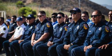 Bombertos se capacitan para homologar la atencion binacional en incendios forestales.