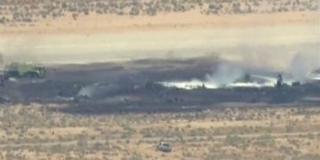 Tragedia en California: se estrella bombardero B-52 de la Fuerza Aérea de Estados Unidos; ocho personas fallecen